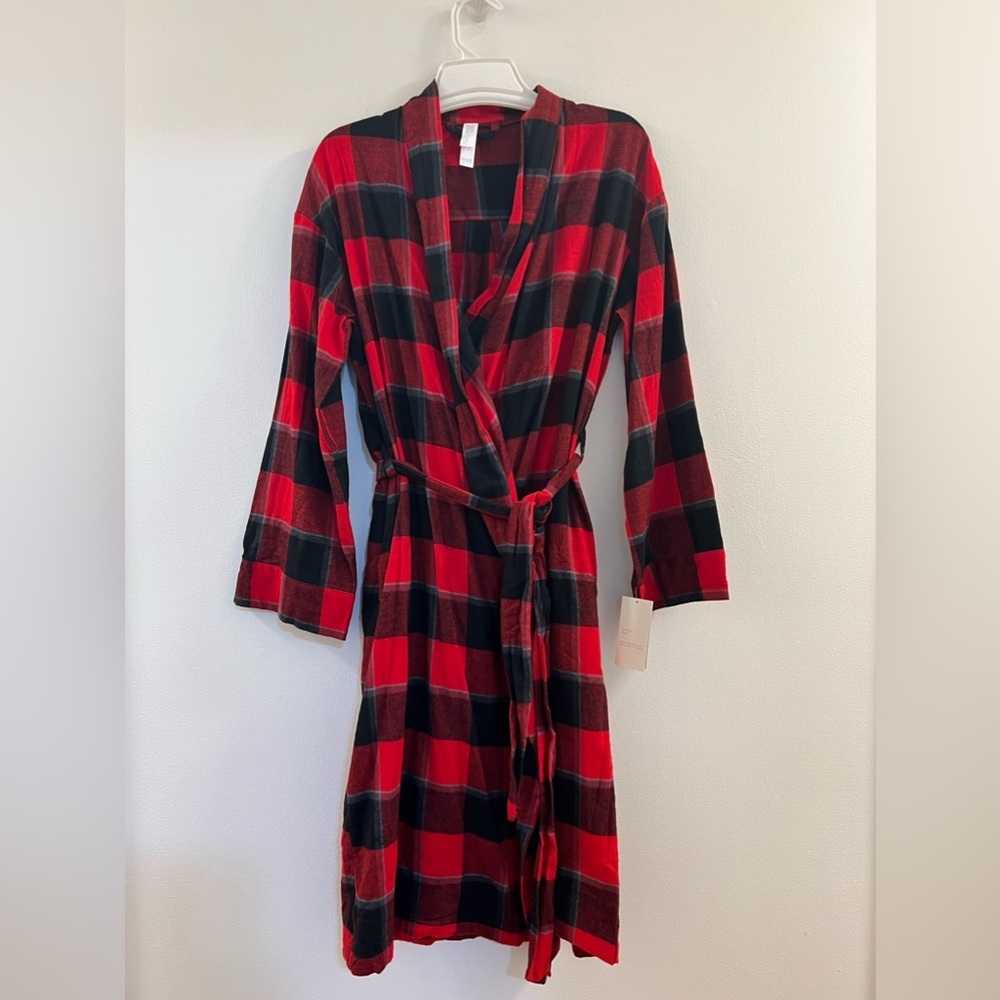 STARS ABOVE Perfectly Cozy Buffalo Check Flannel Robe in Red B2. - Picture 10 of 11